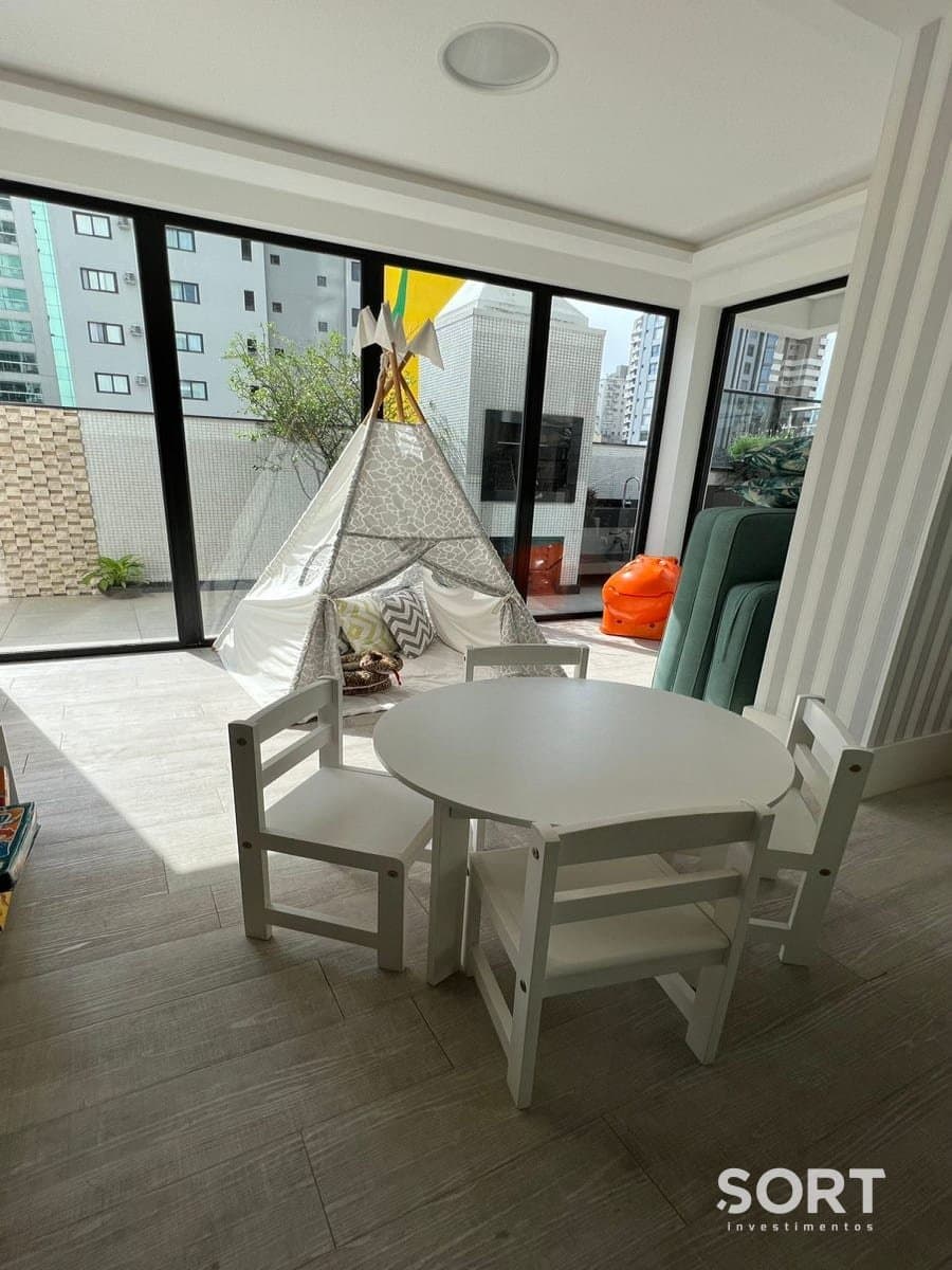 Apartamento de 3 quartos com 3 suítes e 123 m² em Bal. Camboriú
