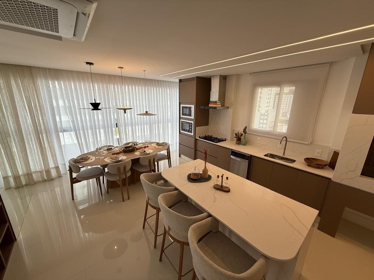 Apartamento de 3 quartos com 3 suítes e 123 m² em Bal. Camboriú