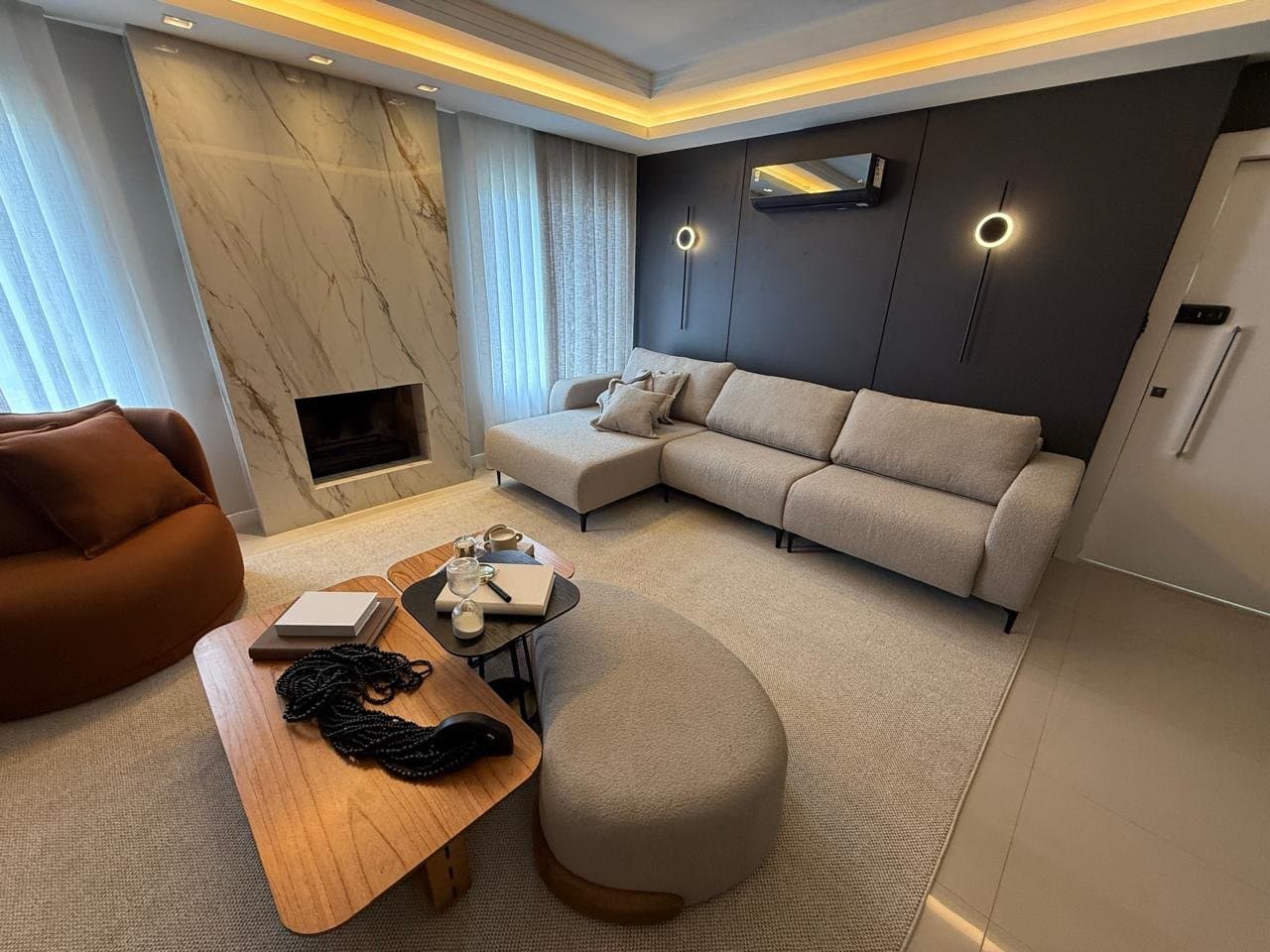 Casa de 4 quartos com 4 suítes e 378 m² em Bal. Camboriú
