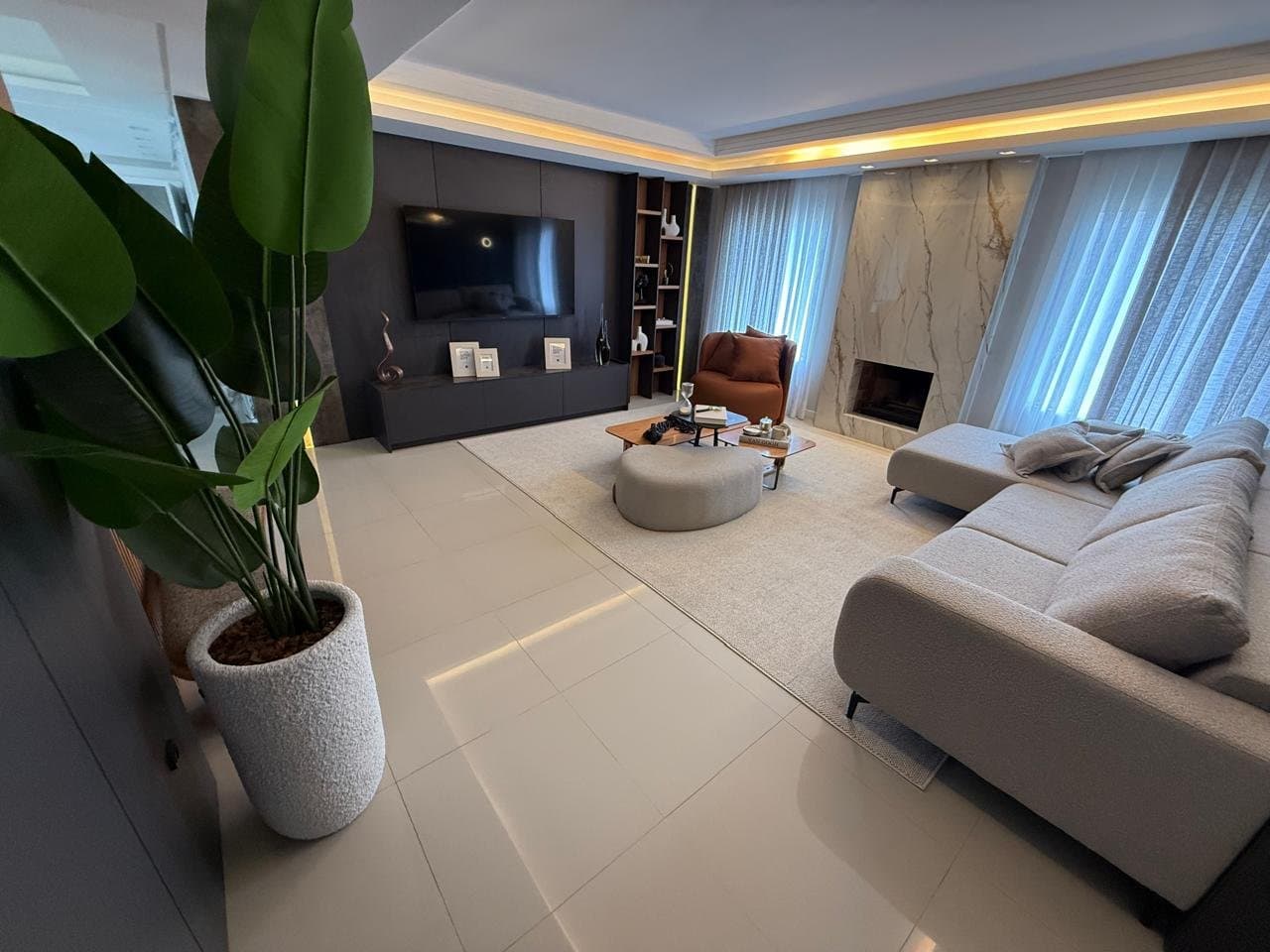 Casa de 4 quartos com 4 suítes e 378 m² em Bal. Camboriú