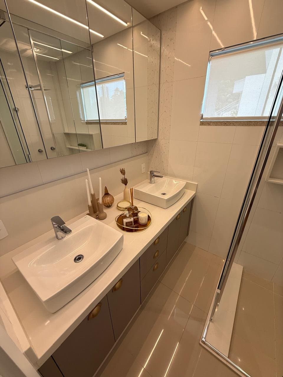 Casa de 4 quartos com 4 suítes e 378 m² em Bal. Camboriú