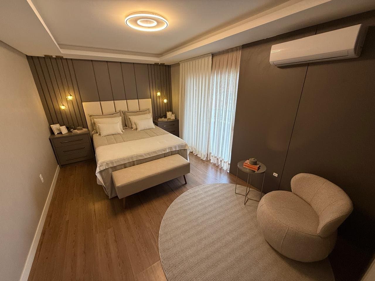 Casa de 4 quartos com 4 suítes e 378 m² em Bal. Camboriú