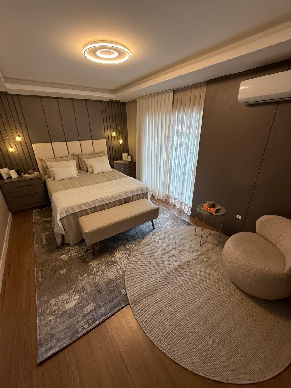 Casa de 4 quartos com 4 suítes e 378 m² em Bal. Camboriú