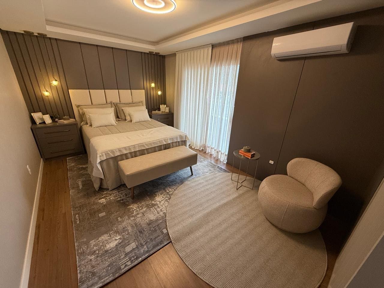 Casa de 4 quartos com 4 suítes e 378 m² em Bal. Camboriú