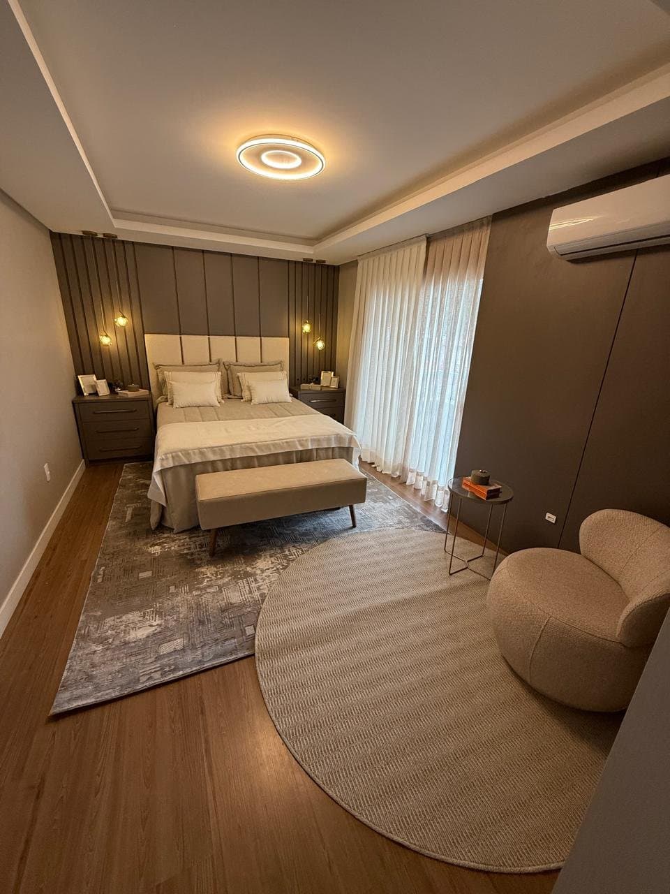 Casa de 4 quartos com 4 suítes e 378 m² em Bal. Camboriú