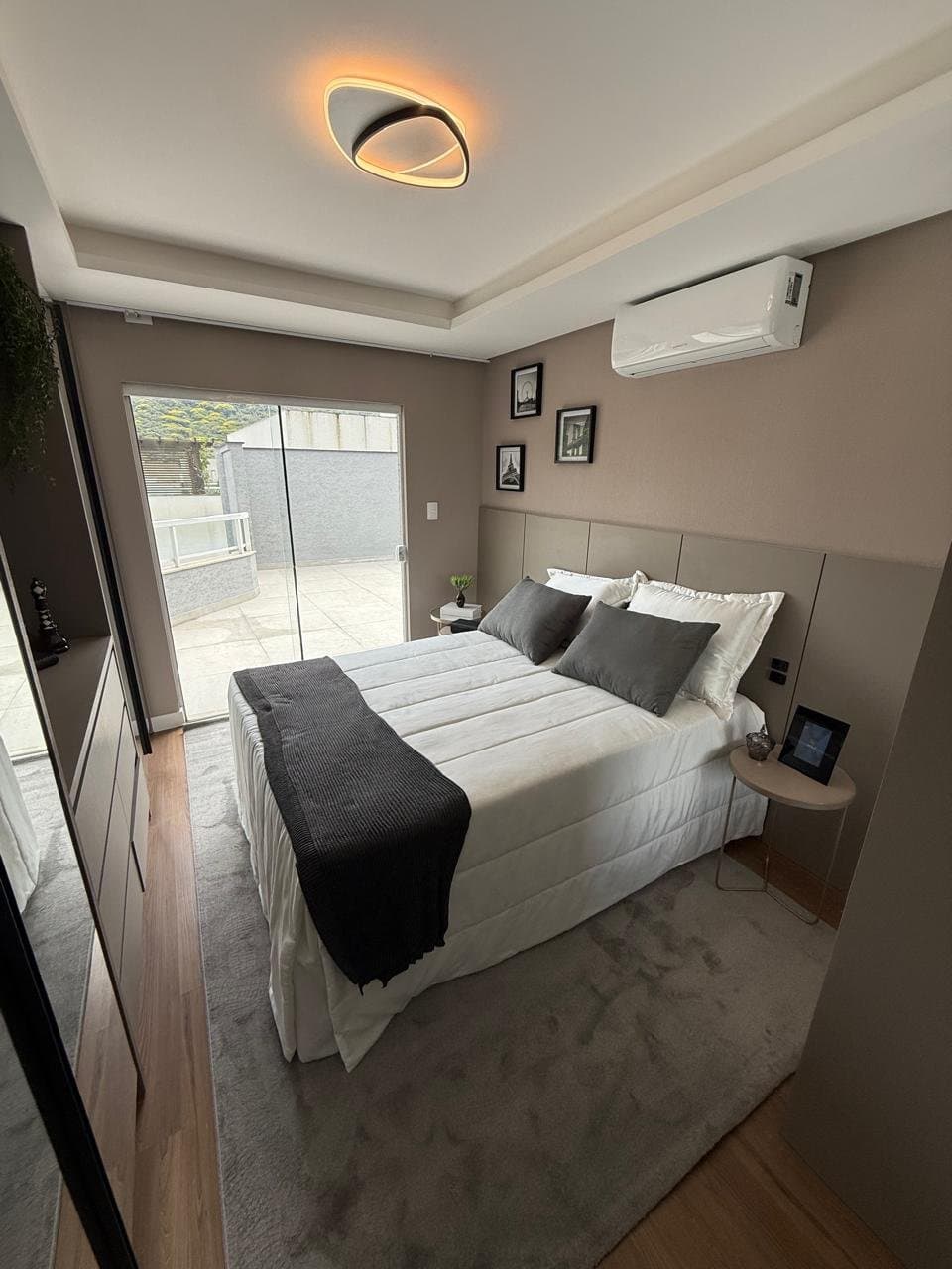 Casa de 4 quartos com 4 suítes e 378 m² em Bal. Camboriú