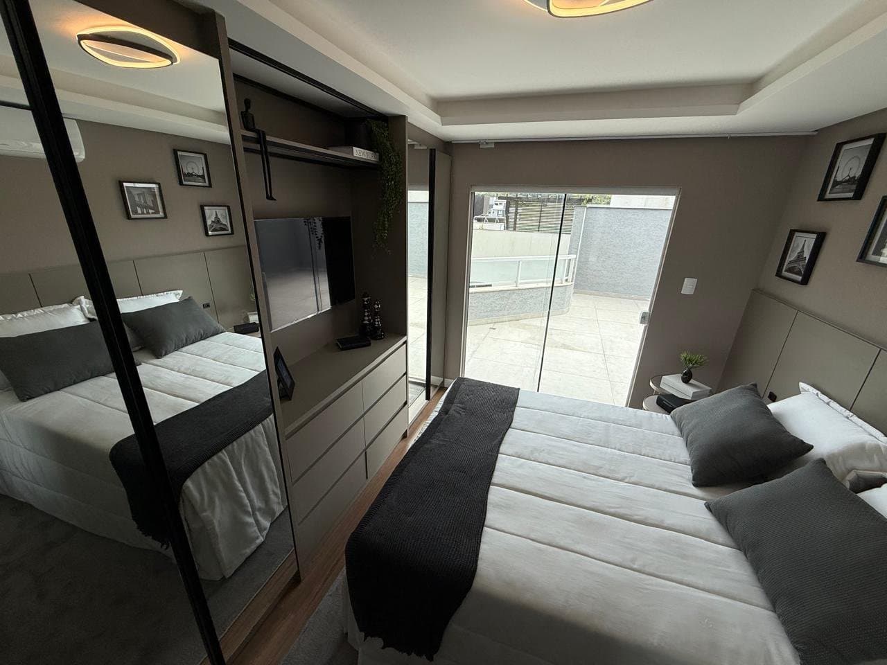 Casa de 4 quartos com 4 suítes e 378 m² em Bal. Camboriú