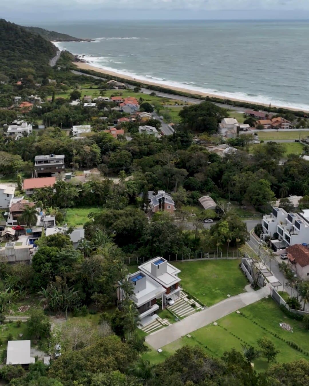 Casa de 3 quartos com 3 suítes e 339 m² em Bal. Camboriú