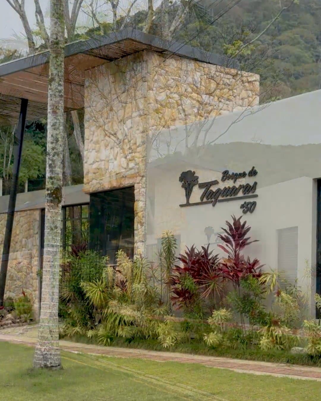 Casa de 3 quartos com 3 suítes e 339 m² em Bal. Camboriú