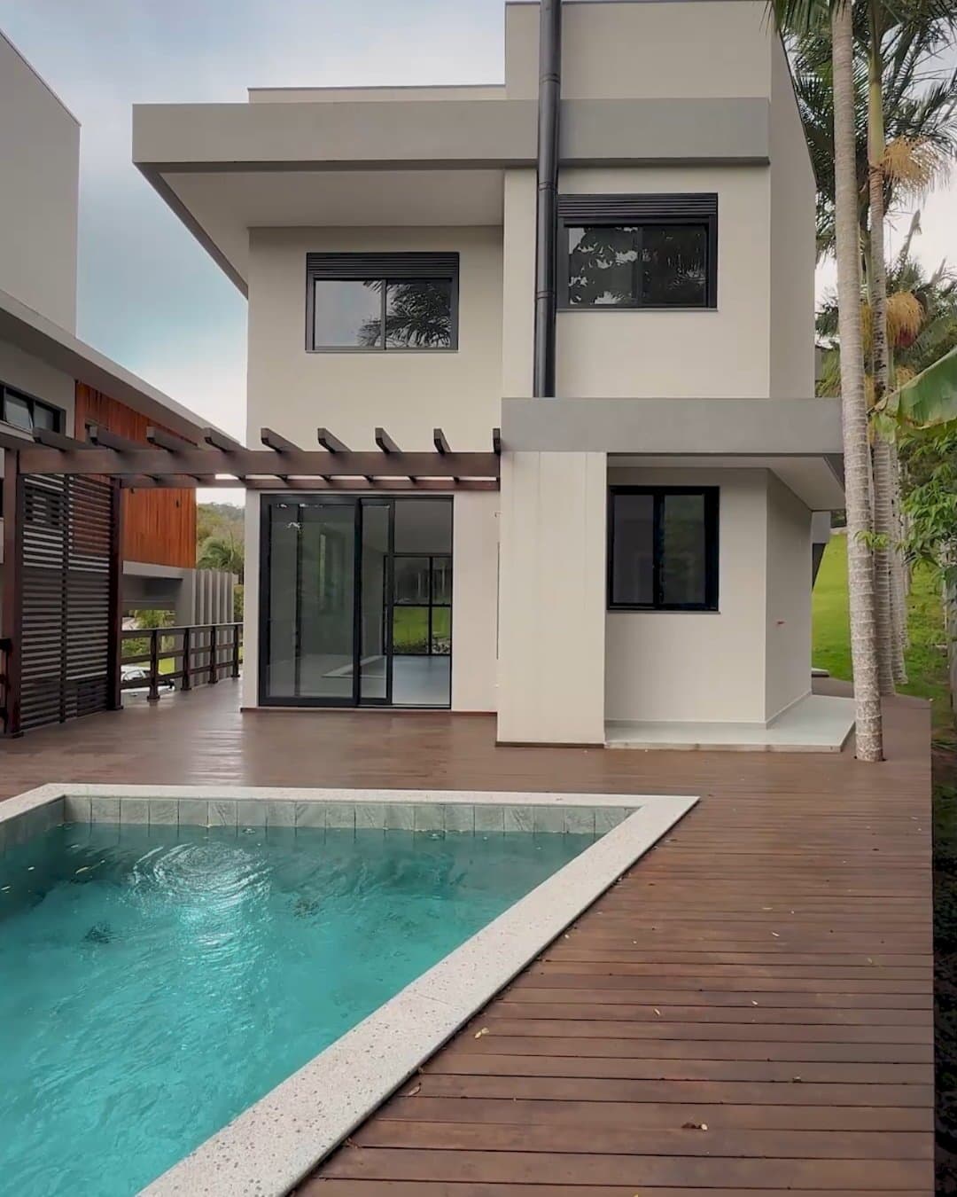 Casa de 3 quartos com 3 suítes e 339 m² em Bal. Camboriú