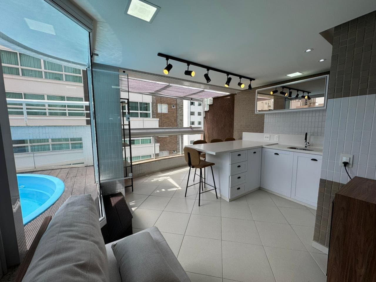 Apartamento de 3 quartos com 3 suítes e 186 m² em Bal. Camboriú