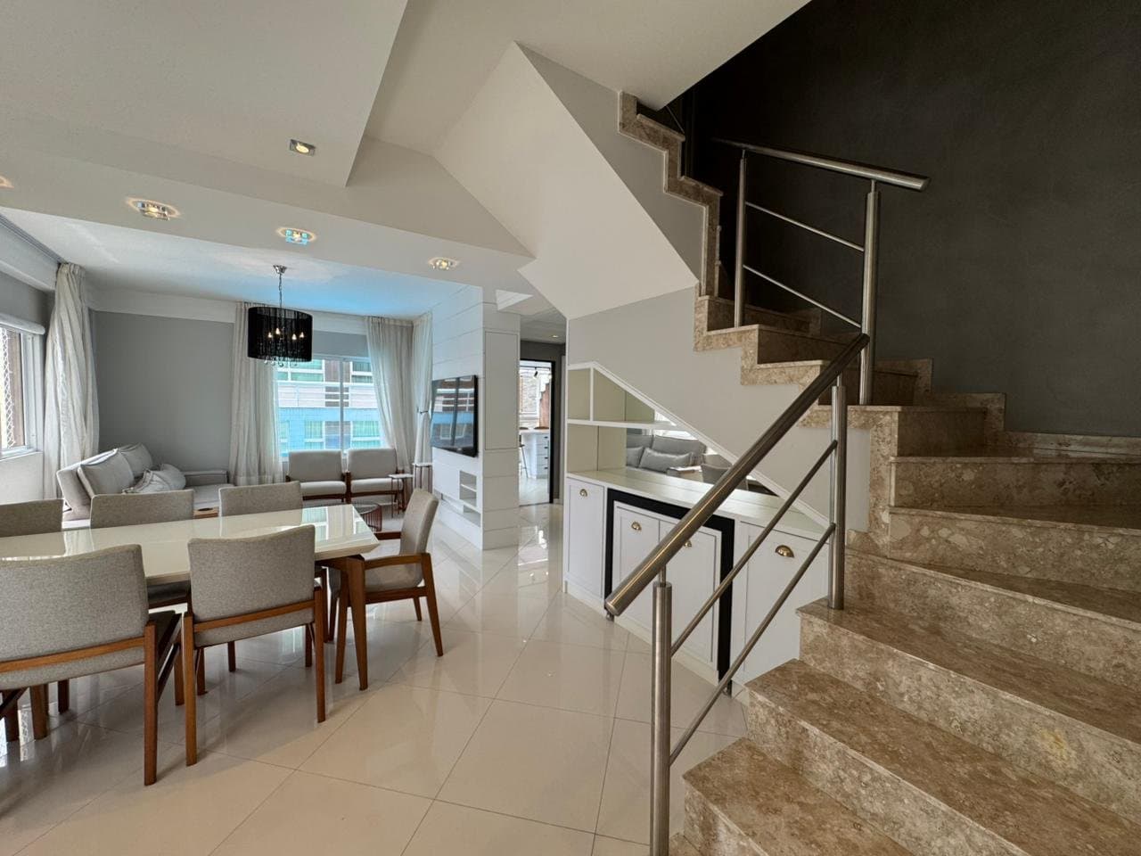 Apartamento de 3 quartos com 3 suítes e 186 m² em Bal. Camboriú