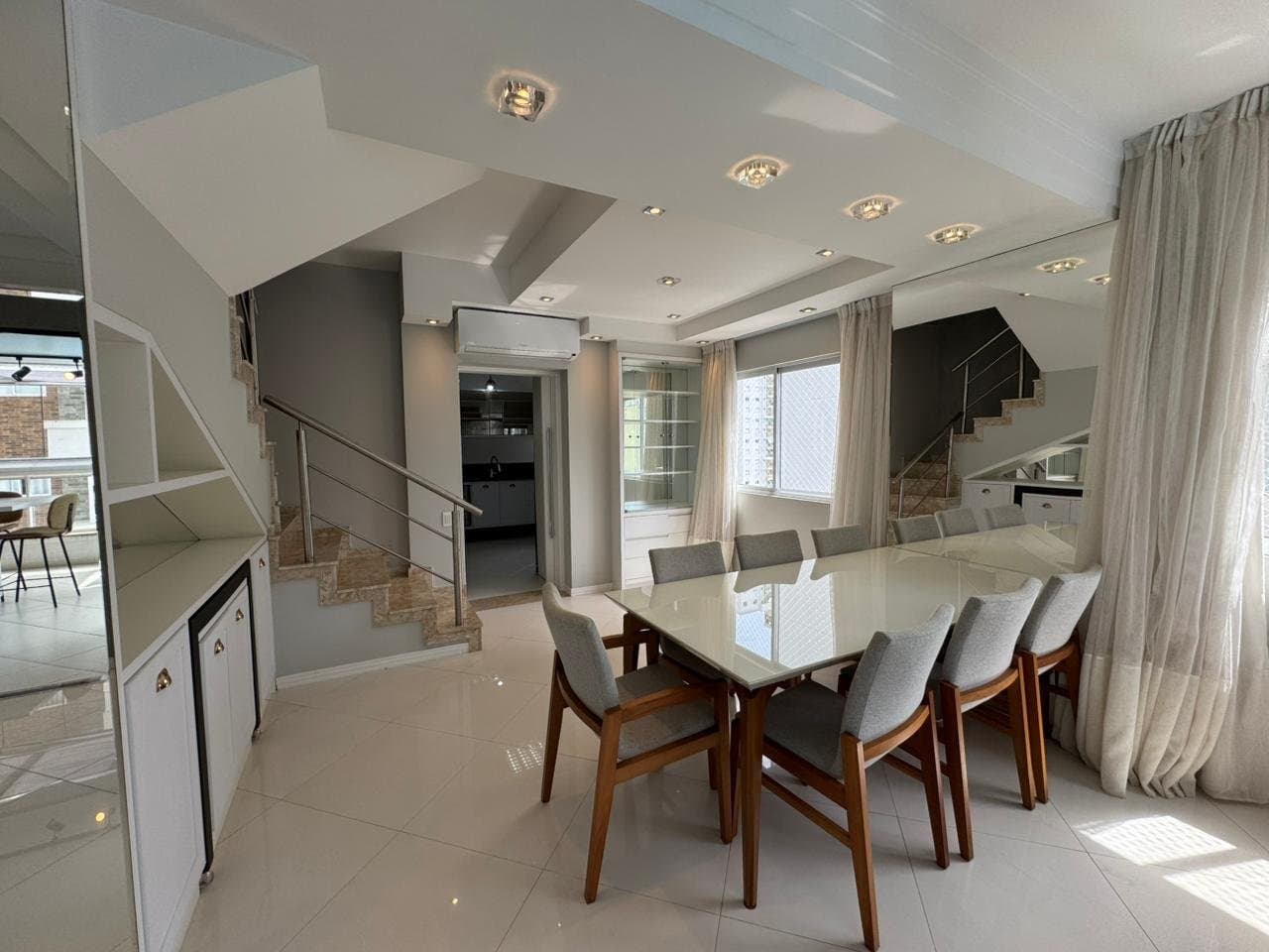 Apartamento de 3 quartos com 3 suítes e 186 m² em Bal. Camboriú