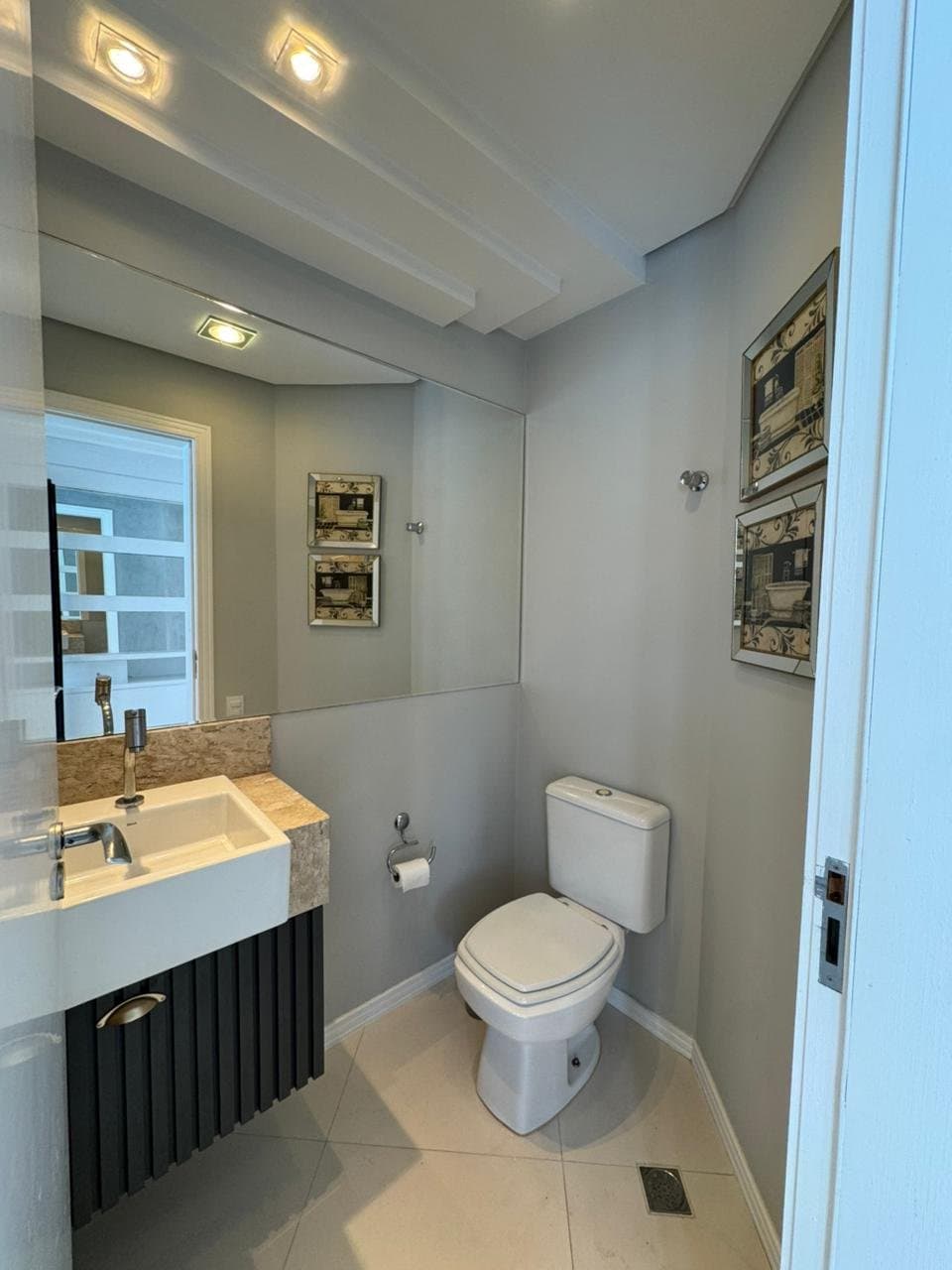Apartamento de 3 quartos com 3 suítes e 186 m² em Bal. Camboriú