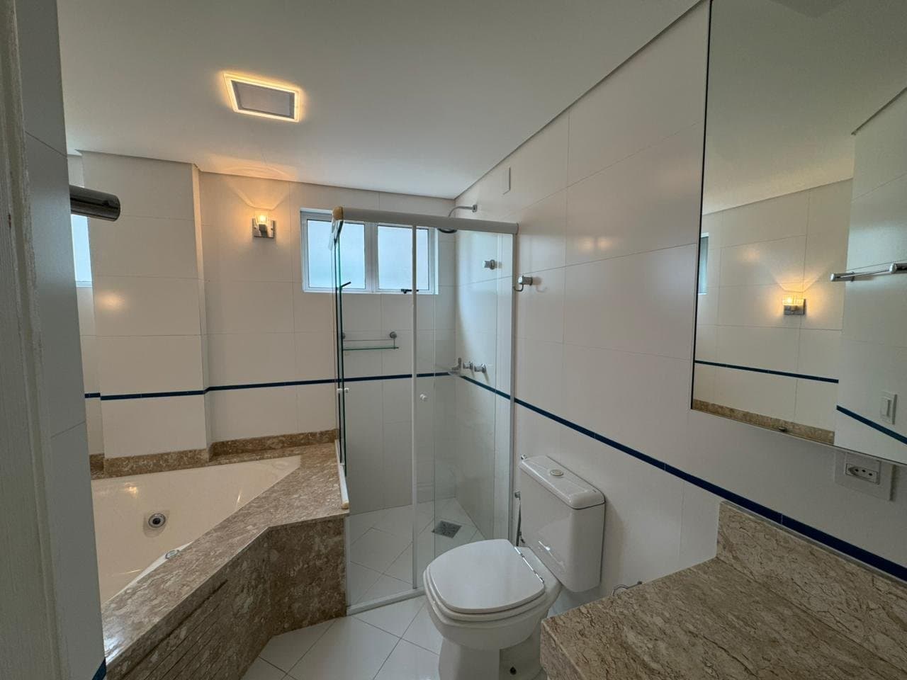 Apartamento de 3 quartos com 3 suítes e 186 m² em Bal. Camboriú
