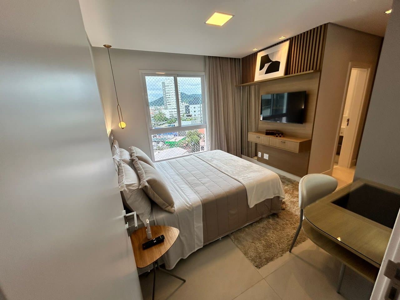 Apartamento de 4 quartos com 2 suítes e 132 m² em Bal. Camboriú