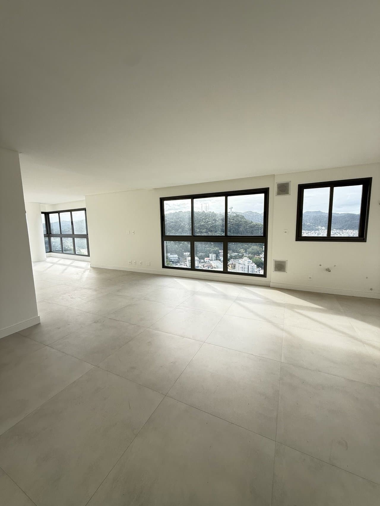 Apartamento de 4 quartos com 2 suítes e 151 m² em Bal. Camboriú