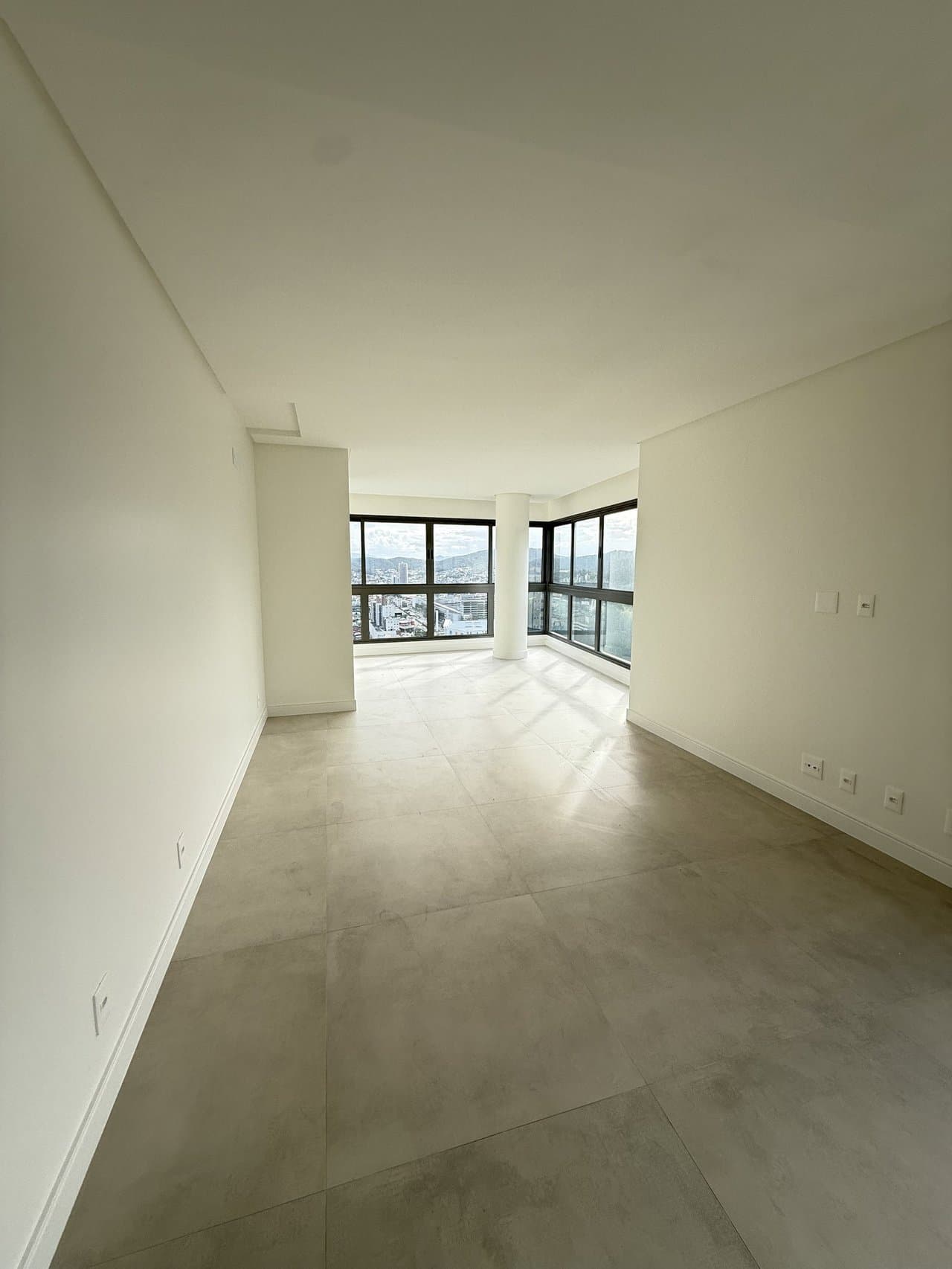 Apartamento de 4 quartos com 2 suítes e 151 m² em Bal. Camboriú