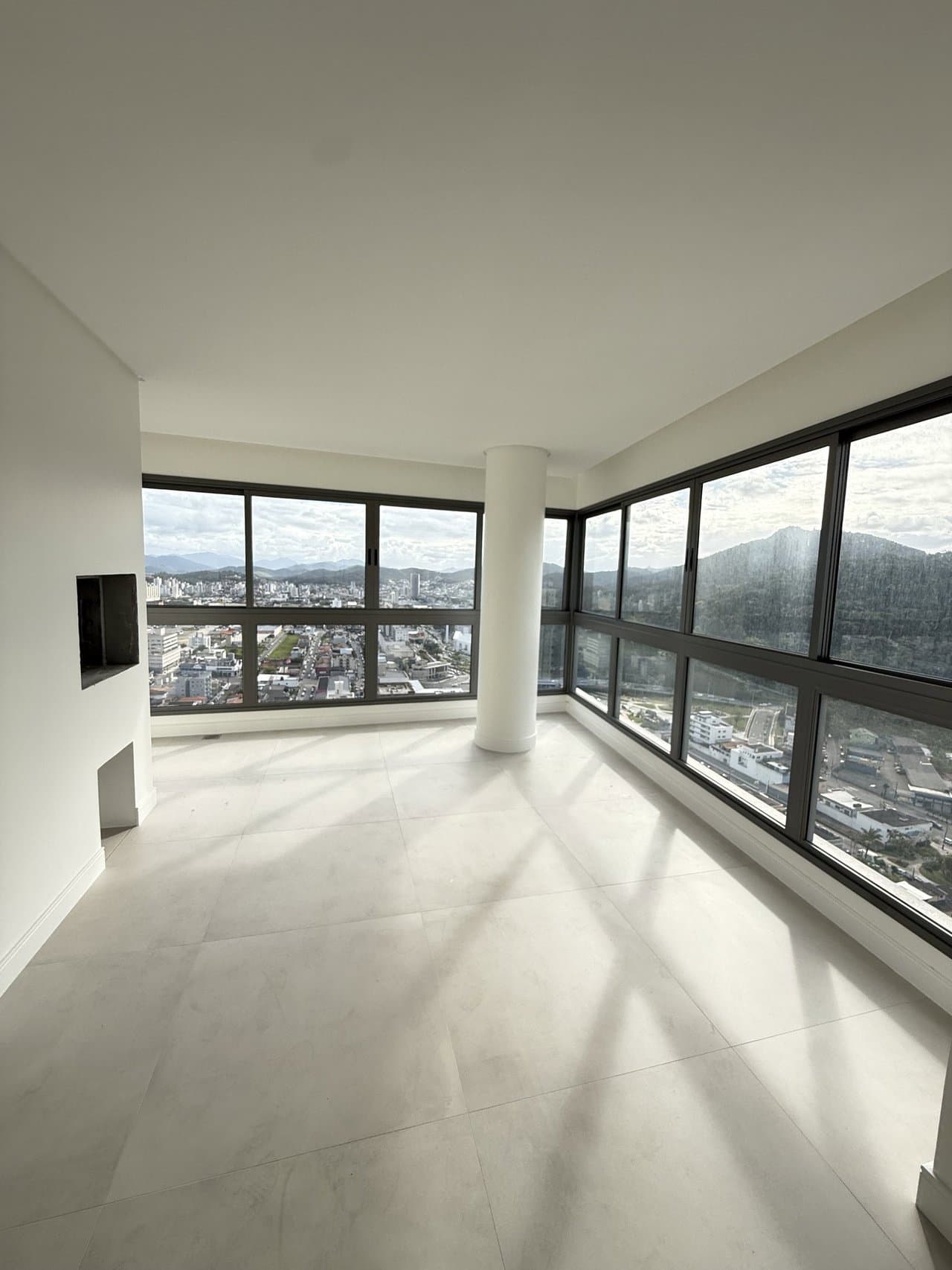 Apartamento de 4 quartos com 2 suítes e 151 m² em Bal. Camboriú
