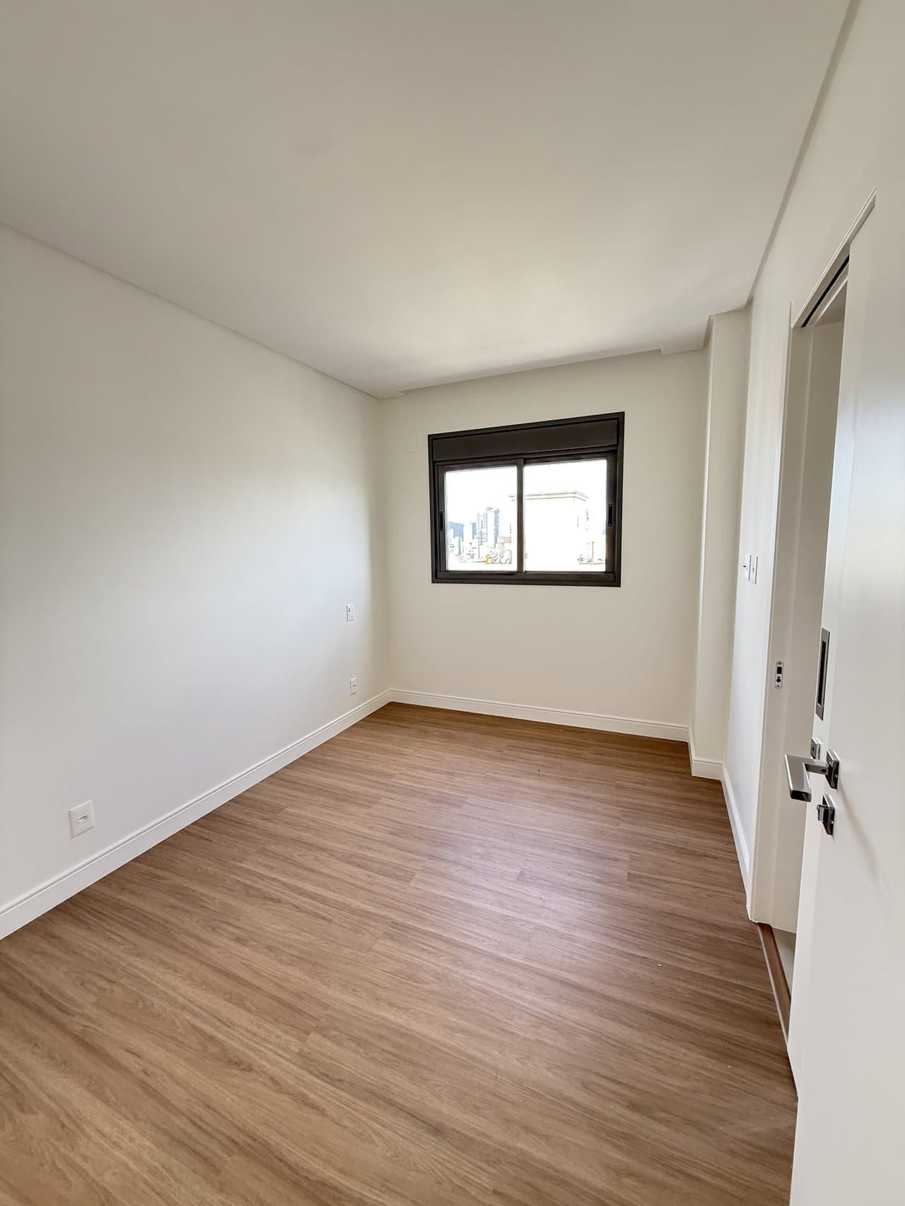 Apartamento de 4 quartos com 2 suítes e 151 m² em Bal. Camboriú