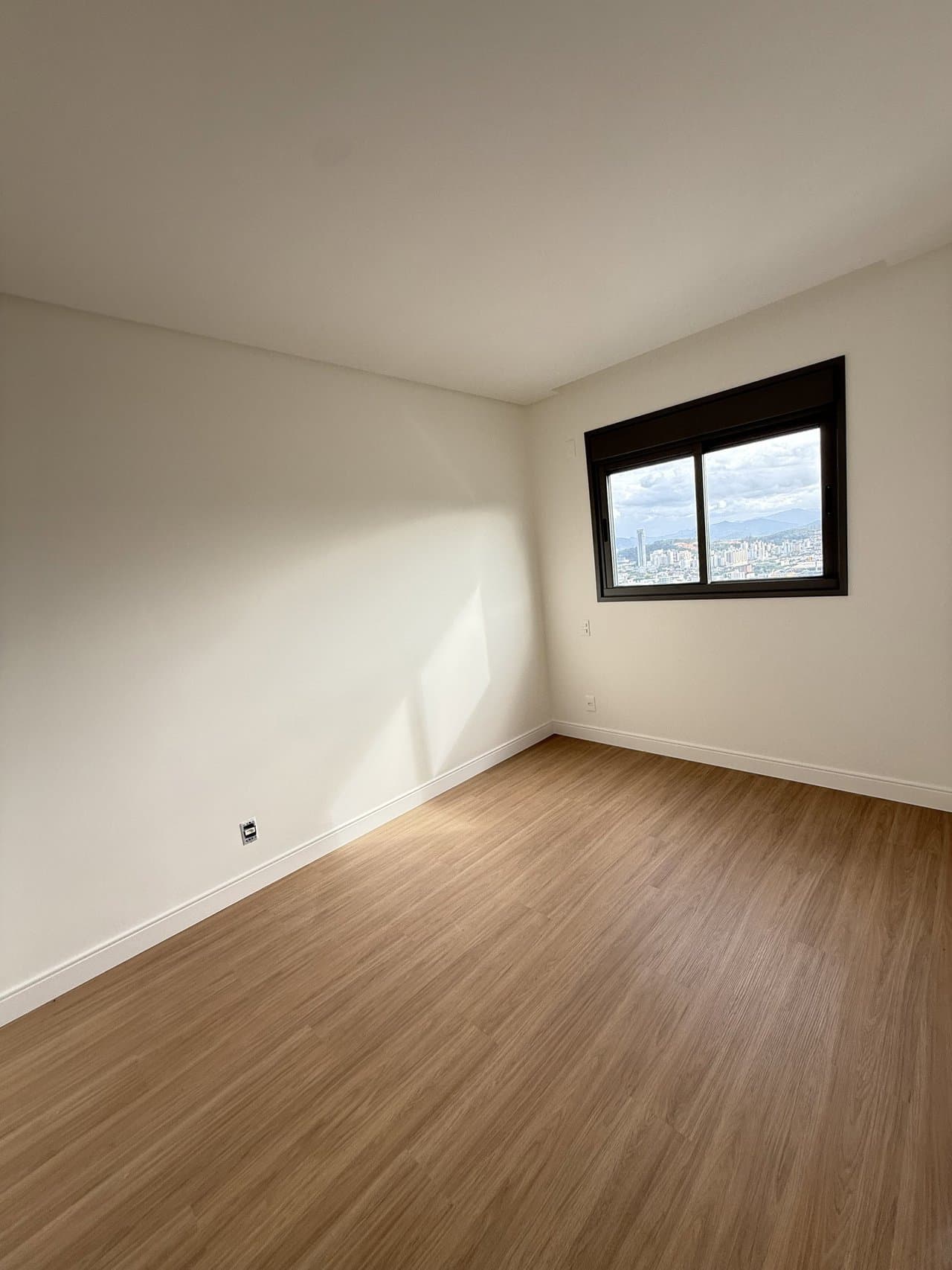 Apartamento de 4 quartos com 2 suítes e 151 m² em Bal. Camboriú