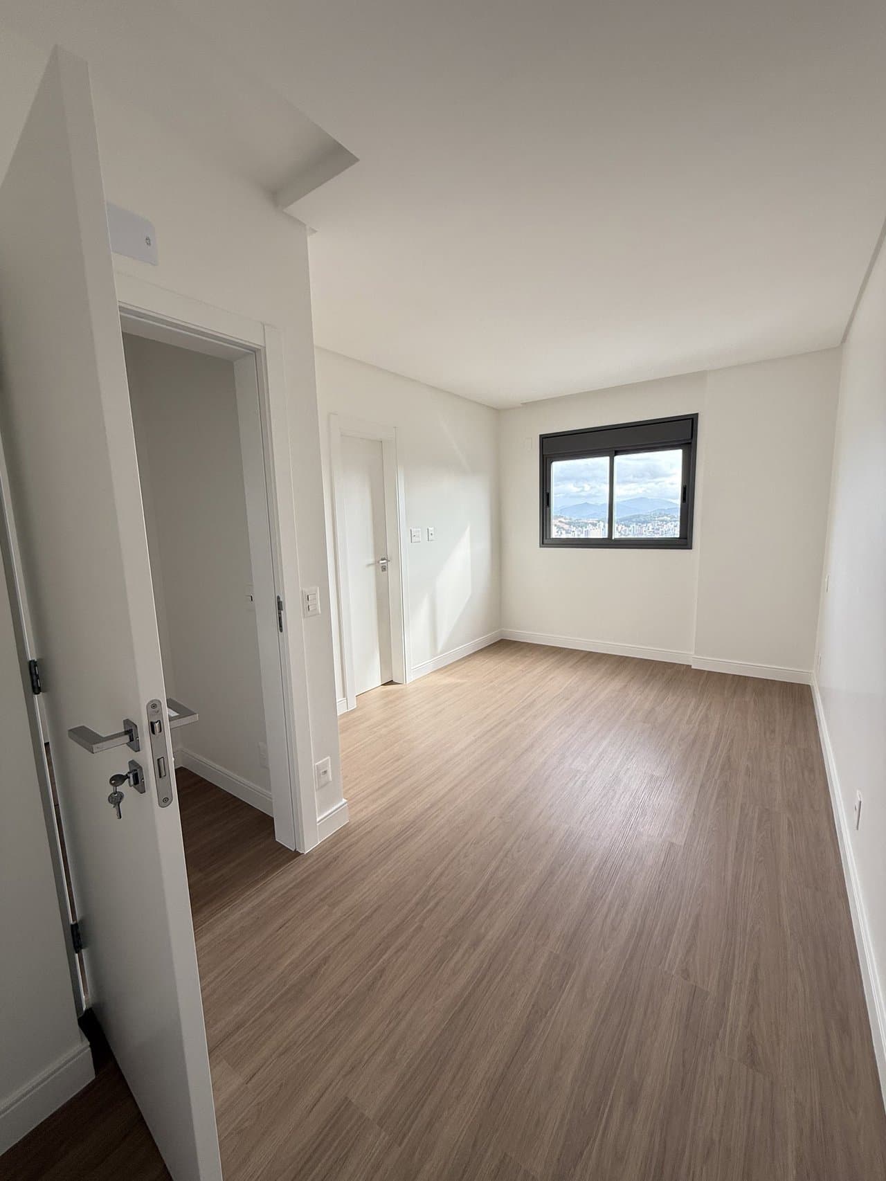 Apartamento de 4 quartos com 2 suítes e 151 m² em Bal. Camboriú