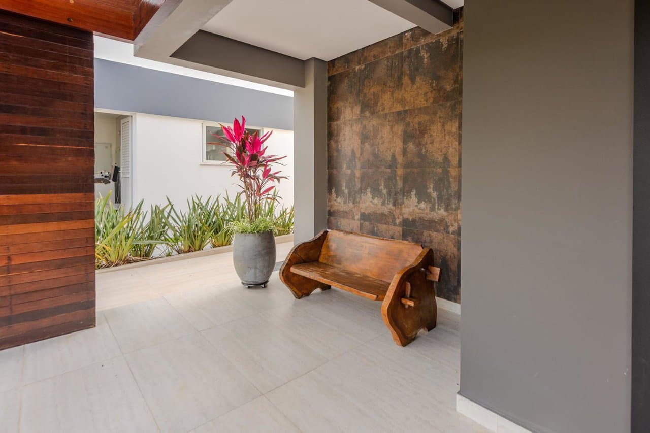 Casa de 4 quartos com 4 suítes e 375 m² em Bal. Camboriú