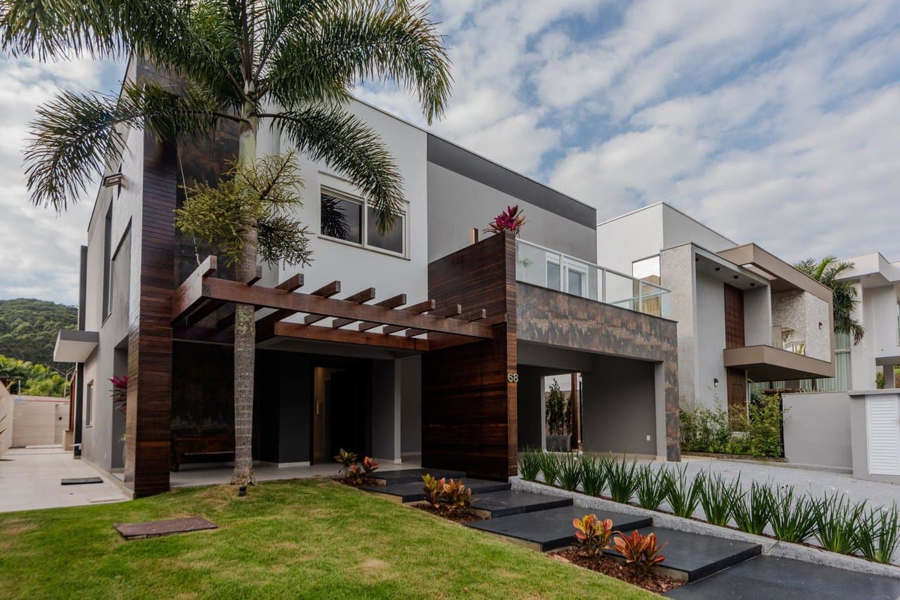 Casa de 4 quartos com 4 suítes e 375 m² em Bal. Camboriú
