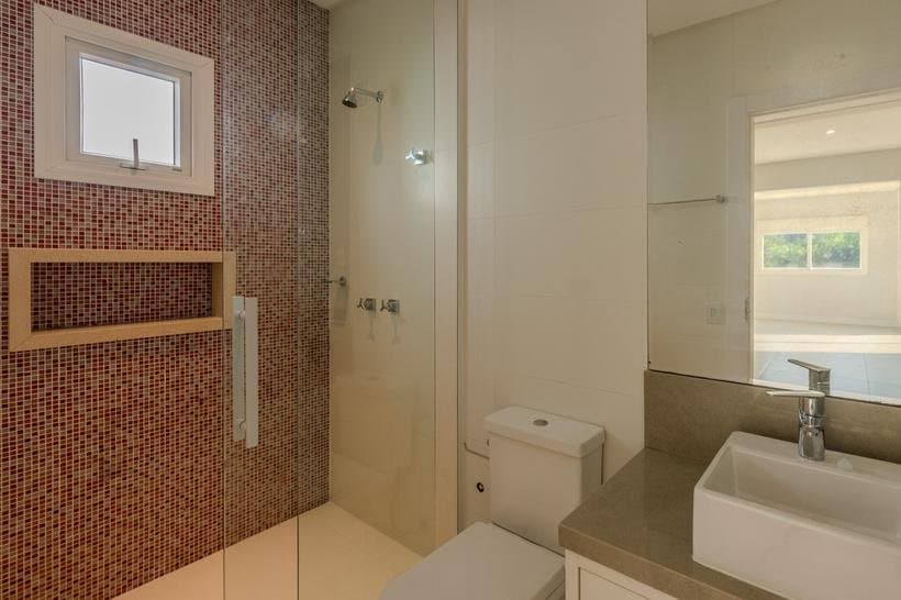 Casa de 4 quartos com 4 suítes e 375 m² em Bal. Camboriú