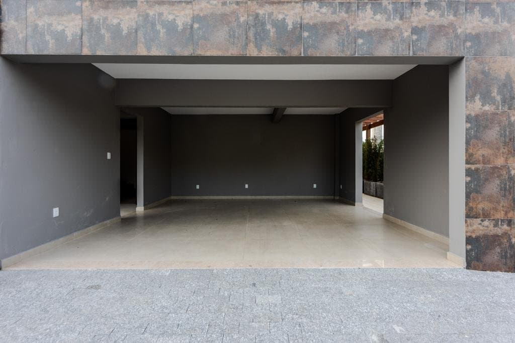 Casa de 4 quartos com 4 suítes e 375 m² em Bal. Camboriú