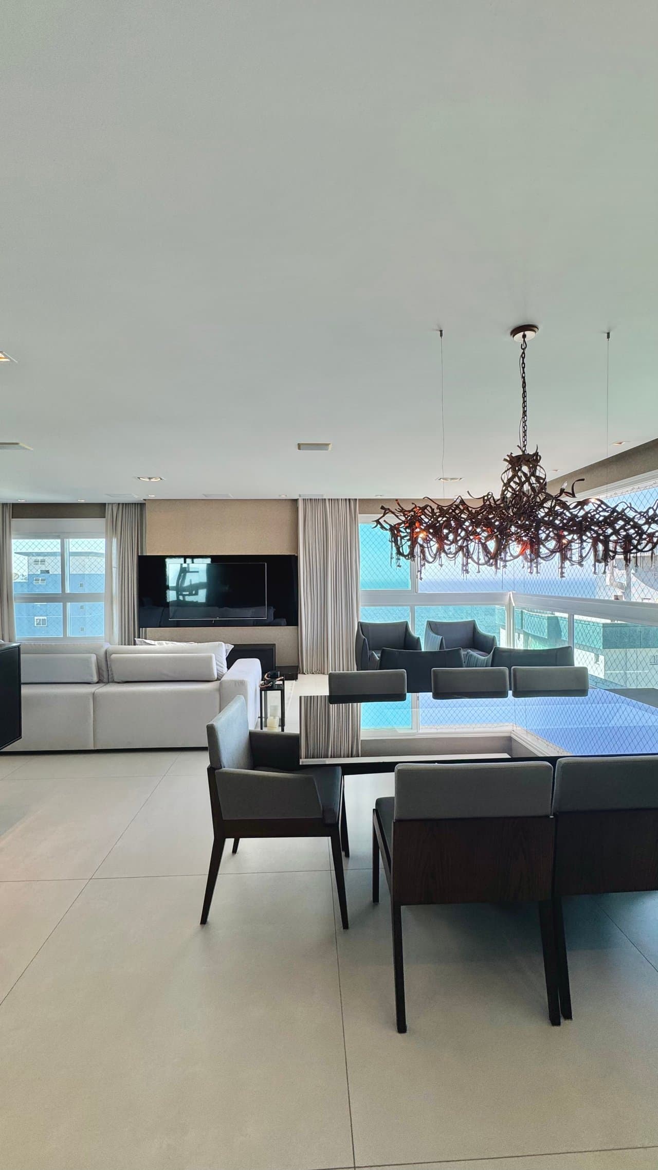 Apartamento de 3 quartos com 3 suítes e 173 m² em Bal. Camboriú