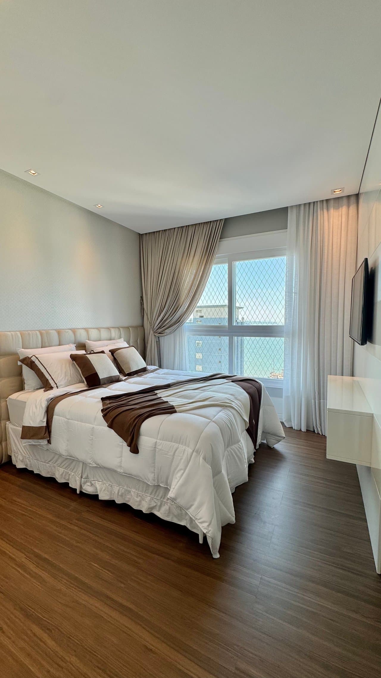 Apartamento de 3 quartos com 3 suítes e 173 m² em Bal. Camboriú