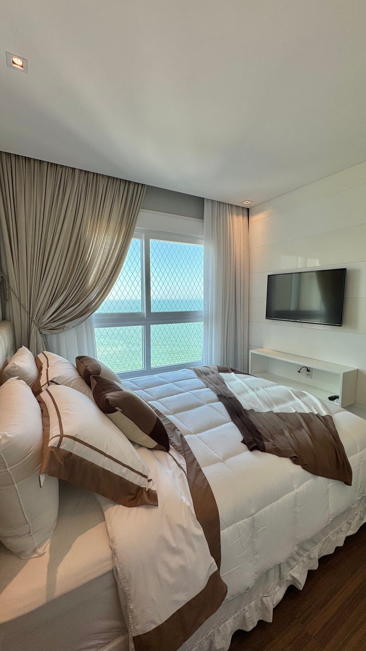 Apartamento de 3 quartos com 3 suítes e 173 m² em Bal. Camboriú