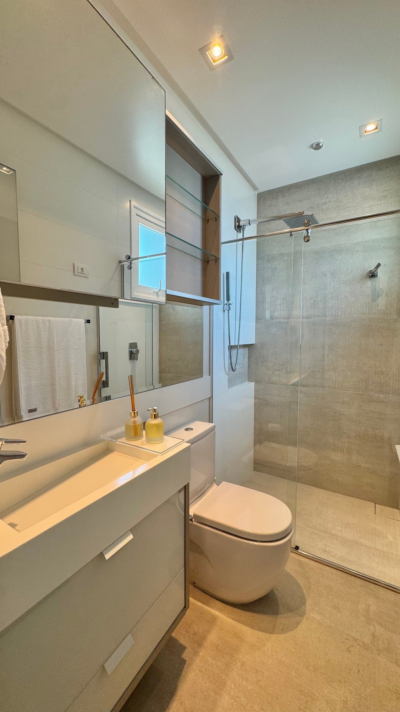 Apartamento de 3 quartos com 3 suítes e 173 m² em Bal. Camboriú