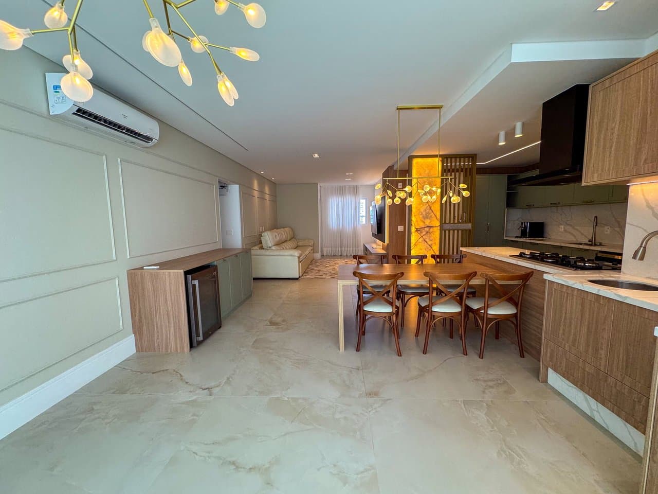 Apartamento de 3 quartos com 3 suítes e 131 m² em Bal. Camboriú