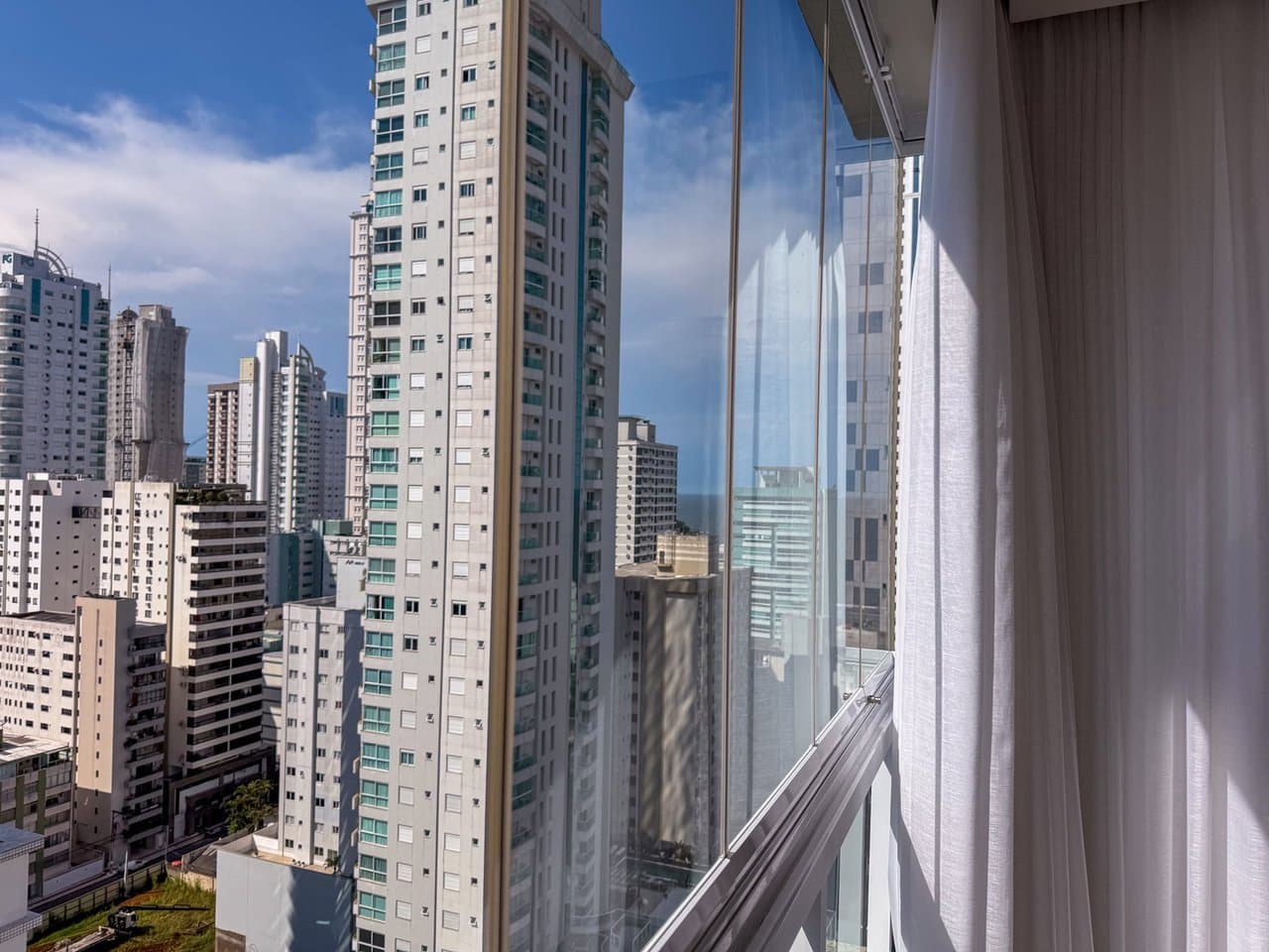 Apartamento de 3 quartos com 3 suítes e 131 m² em Bal. Camboriú