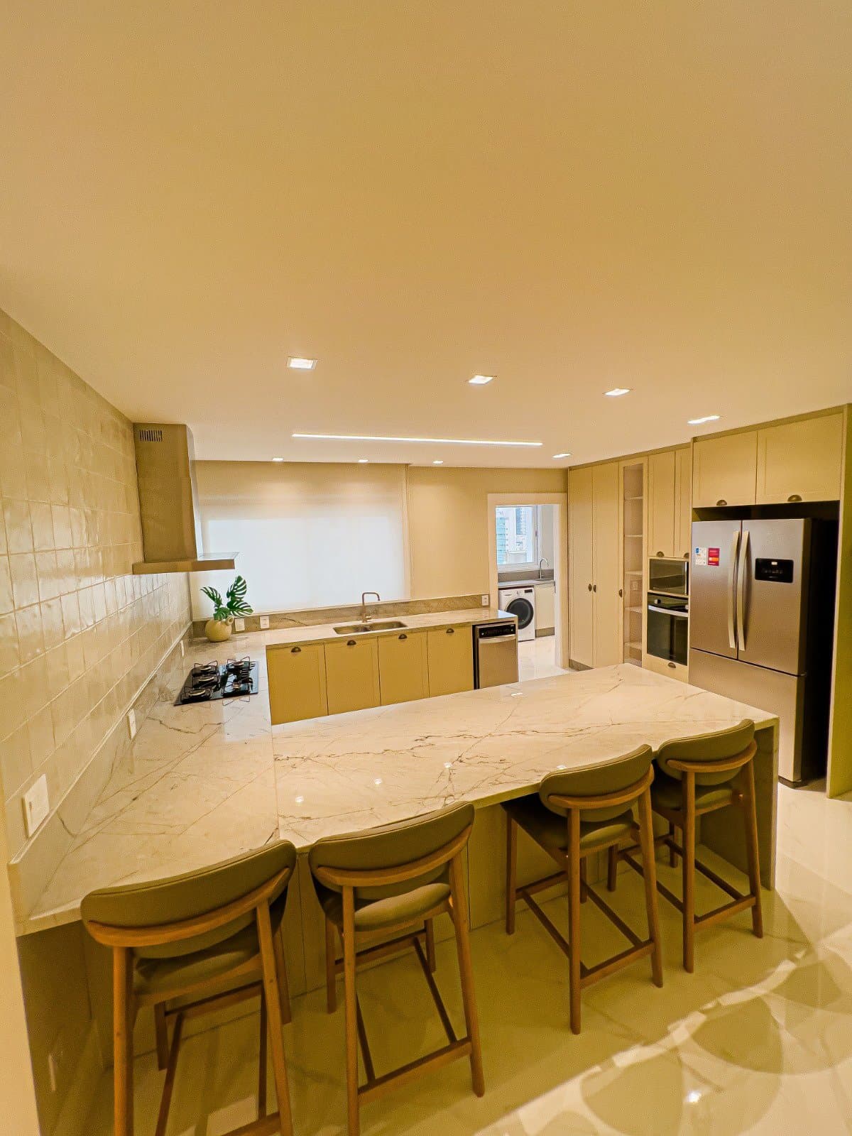 Apartamento de 4 quartos com 4 suítes e 170 m² em Bal. Camboriú