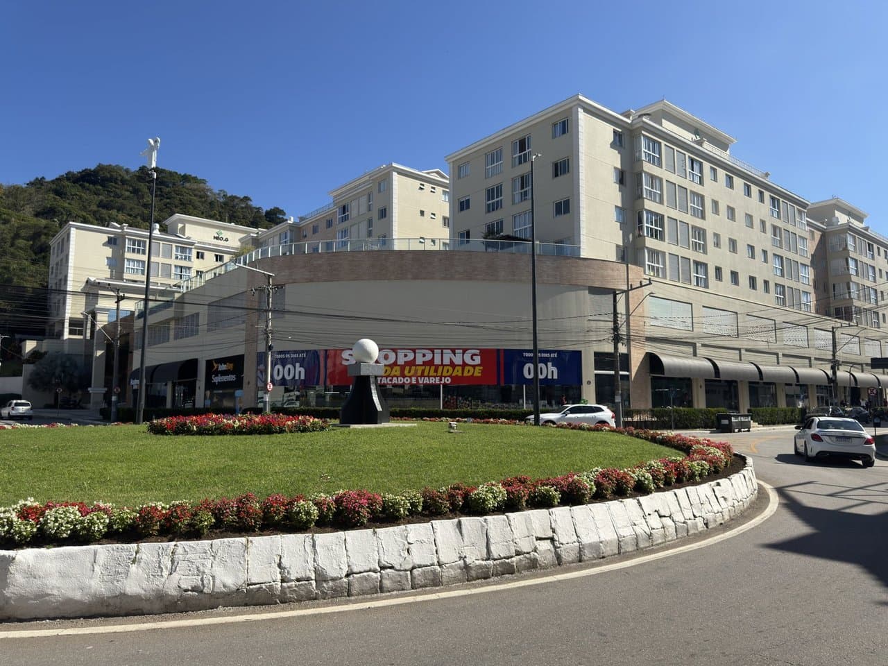 Sala Comercial 2360 m² em Bal. Camboriú