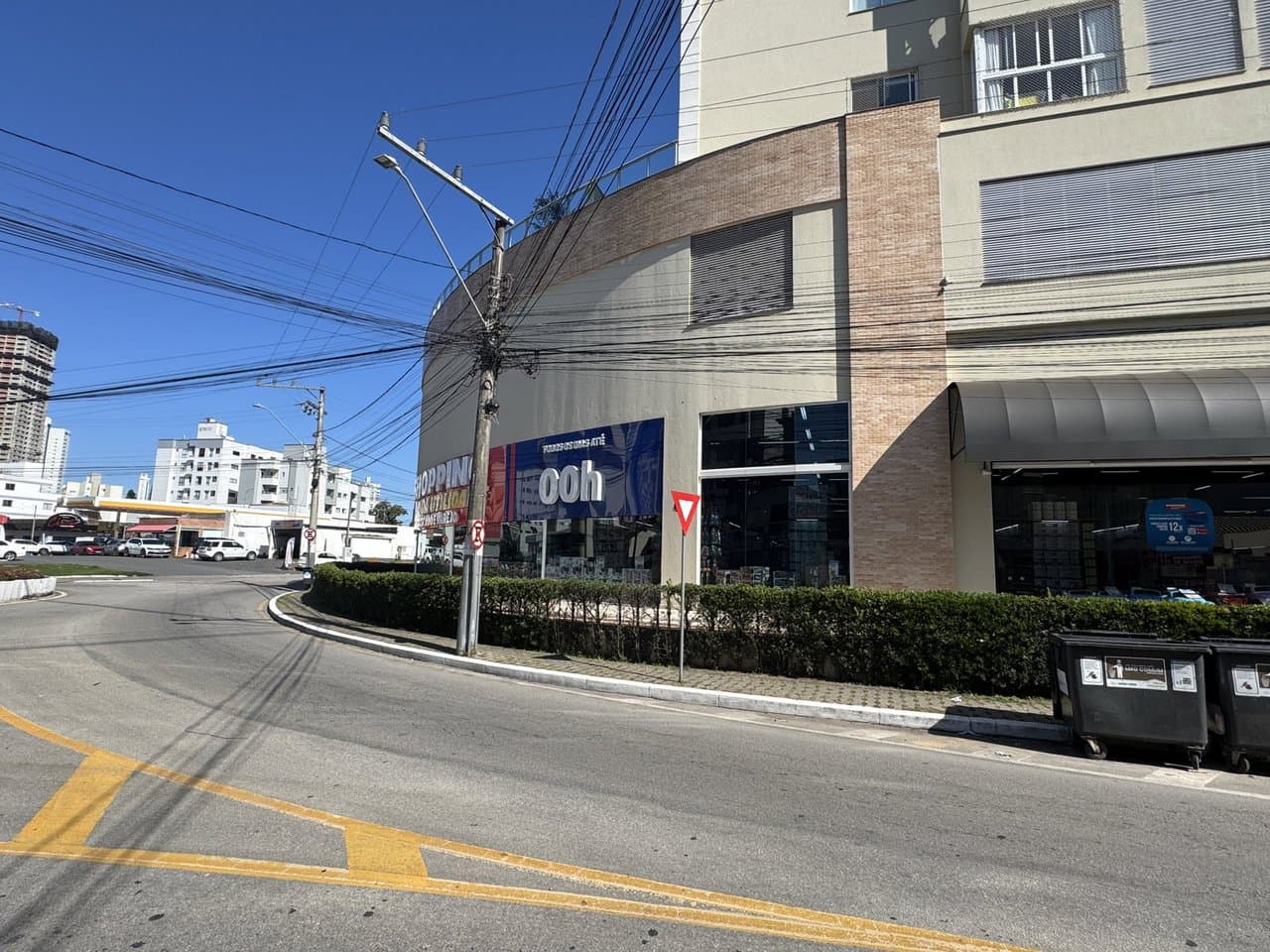 Sala Comercial 2360 m² em Bal. Camboriú