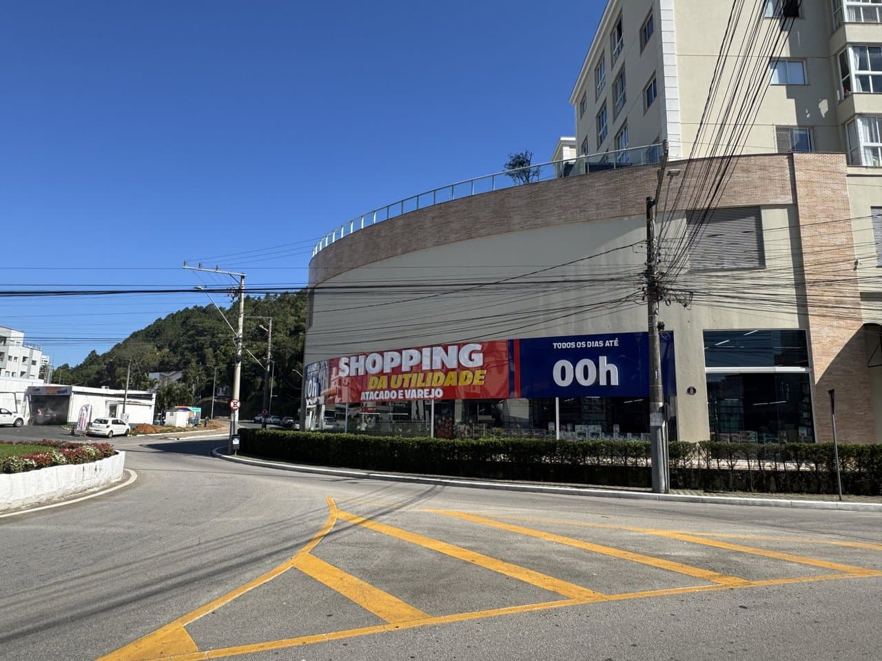 Sala Comercial 2360 m² em Bal. Camboriú