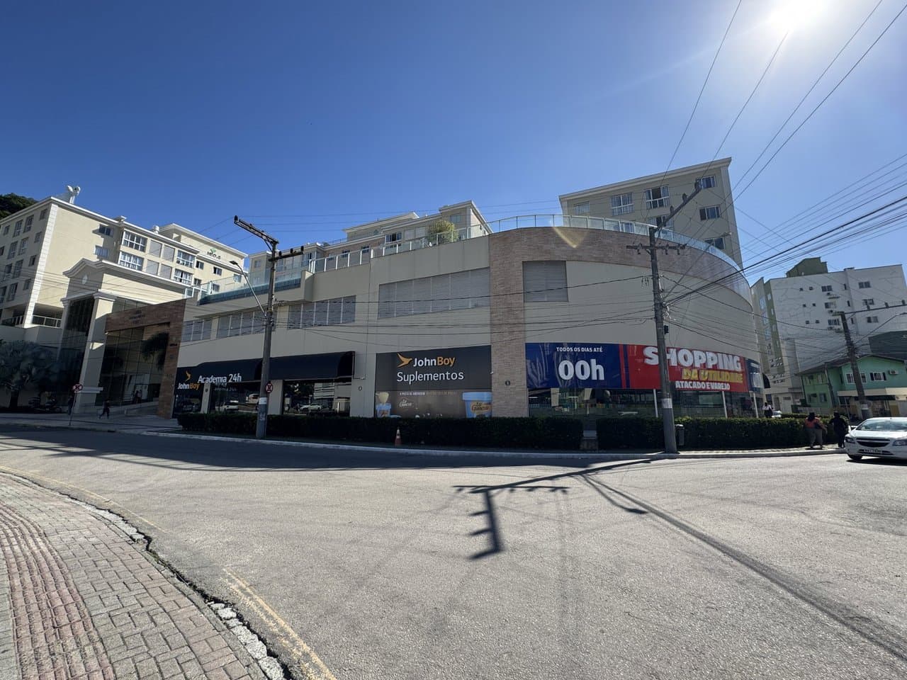 Sala Comercial 2360 m² em Bal. Camboriú