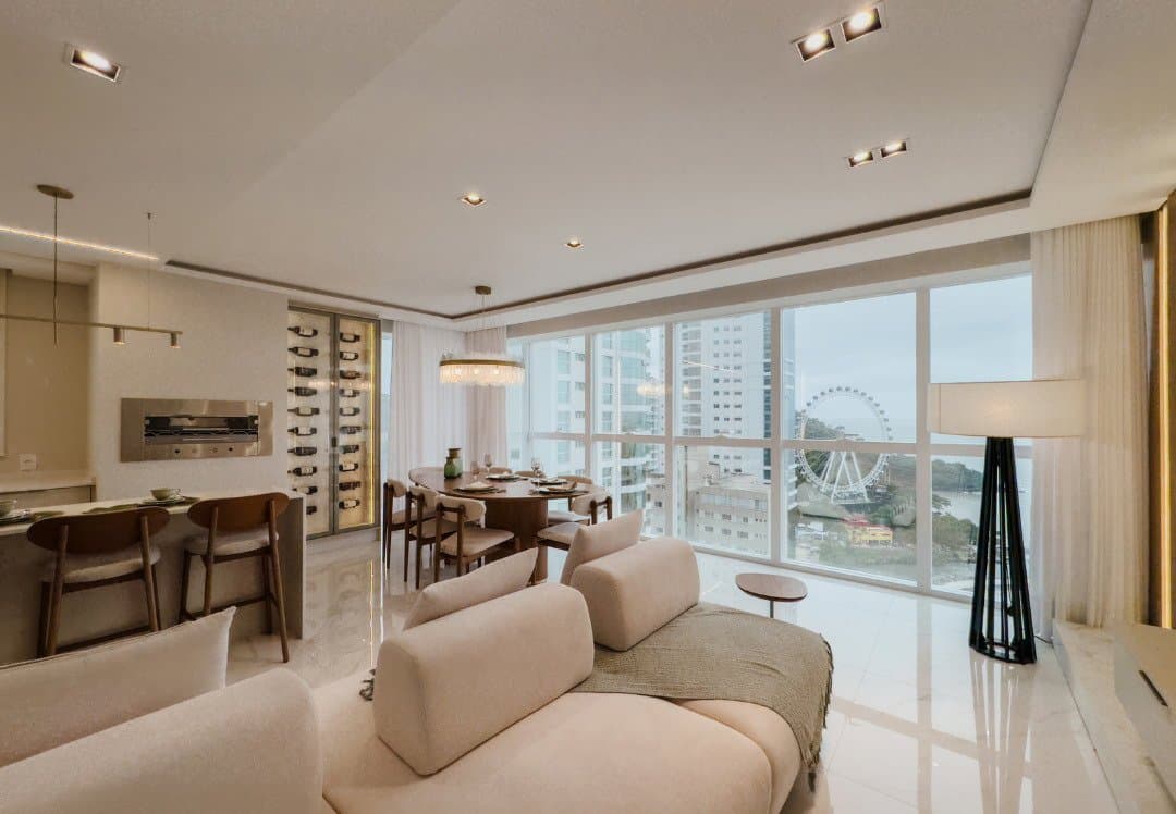 Apartamento de 4 quartos com 4 suítes e 151 m² em Bal. Camboriú