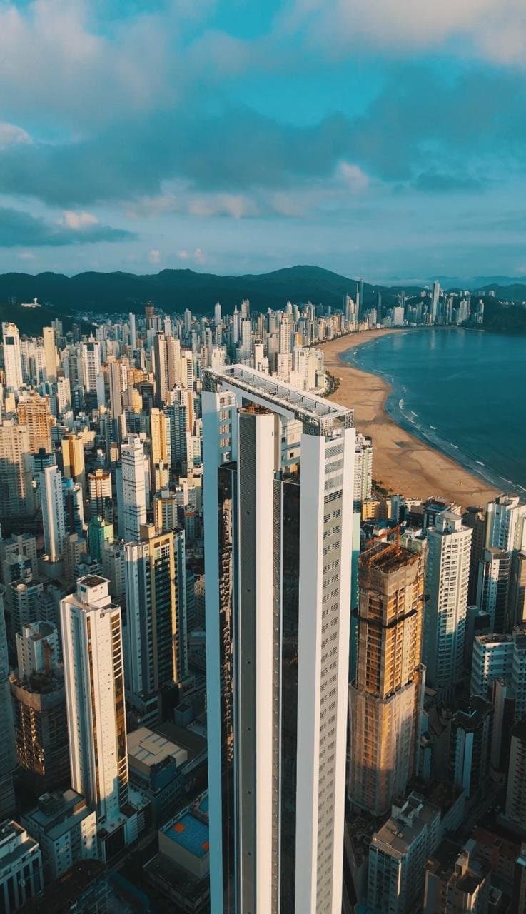Apartamento de 4 quartos com 4 suítes e 171 m² em Bal. Camboriú