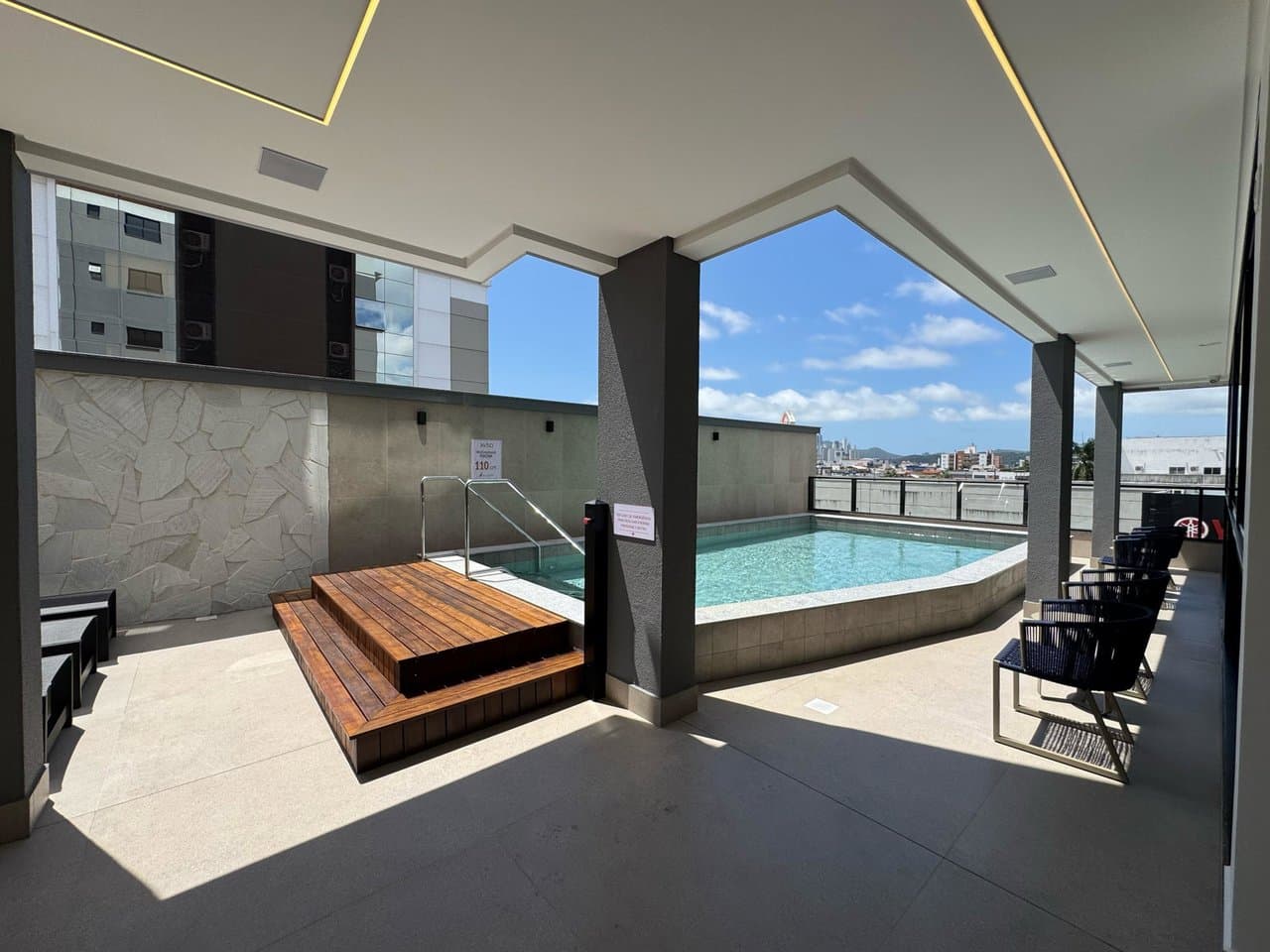 Apartamento de 2 quartos com 1 suíte e 63 m² em Bal. Camboriú