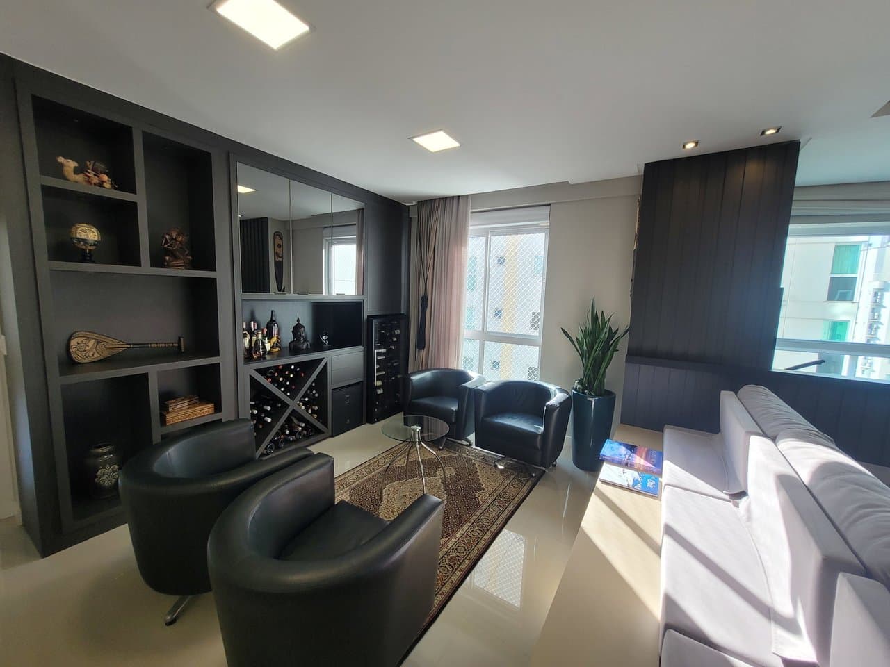 Apartamento de 3 quartos com 3 suítes e 130 m² em Bal. Camboriú