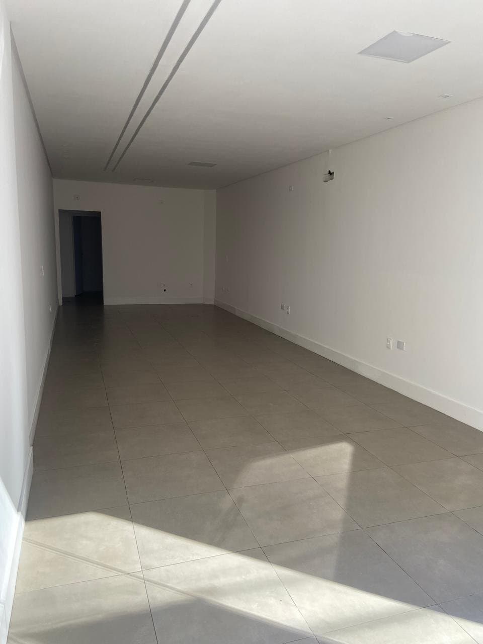 Sala Comercial 56 m² em Bal. Camboriú
