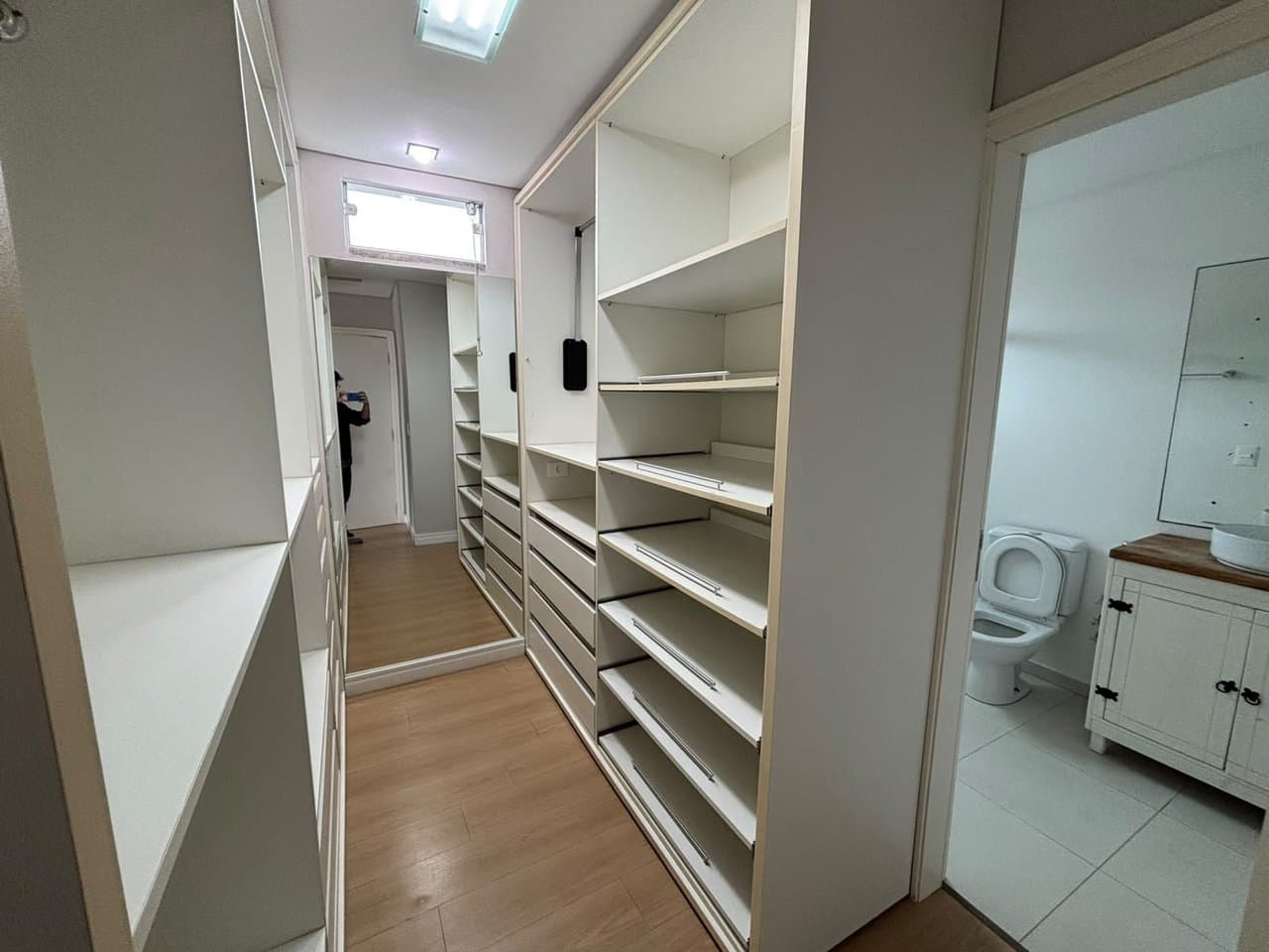 Casa de 6 quartos com 5 suítes e 497 m² em Bal. Camboriú