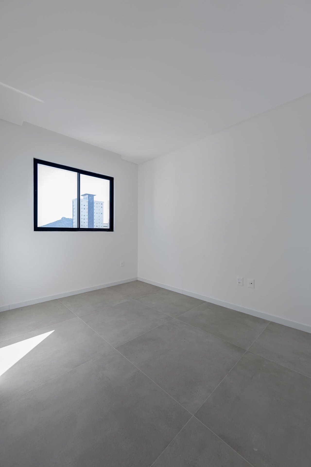 Apartamento de 4 quartos com 4 suítes e 135 m² em Bal. Camboriú