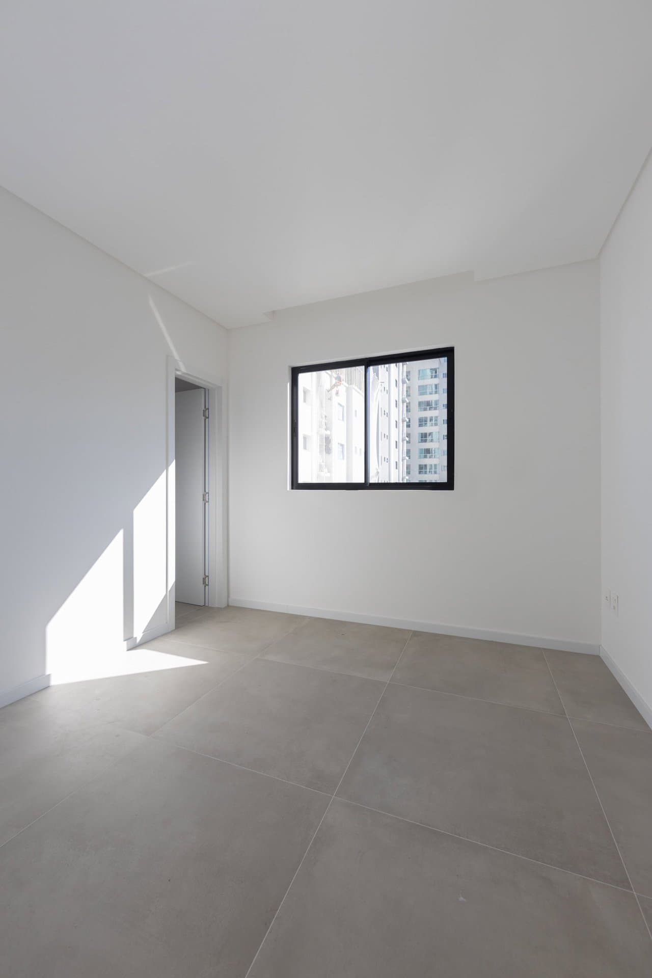 Apartamento de 4 quartos com 4 suítes e 135 m² em Bal. Camboriú