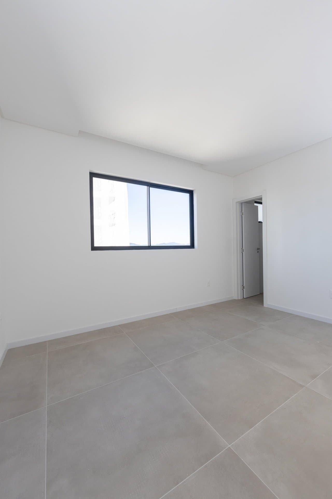 Apartamento de 4 quartos com 4 suítes e 135 m² em Bal. Camboriú